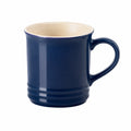 Mug 350 ml en céramique bleu marine et crème avec anse pour boissons chaudes